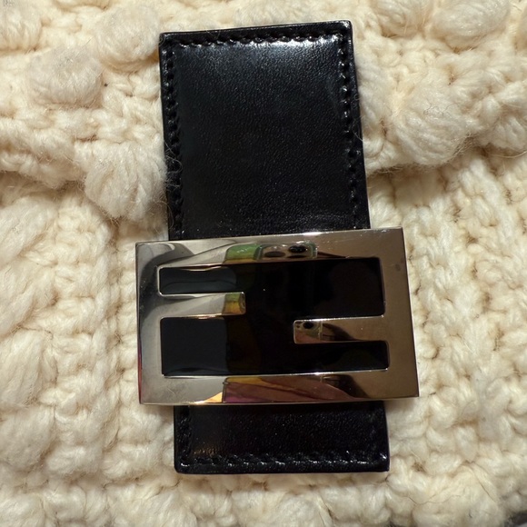 Gorgeous Ivory Authentic FENDI Knit Wool Baguette Bag! - Picture 5 of 16